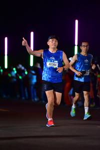 BIB: 121, 40384
                            <button type="button" onclick="openModal(20722911)" class="btn btn-primary btn-sm float-right btn-popup" data-toggle="modal" data-target=".modal-high-quality">
                        <i class="fas fa-shopping-cart"></i> Add to Cart
                    </button>
                                            <button type="button" onclick="isThisMe(20722911, true)" class="btn btn-success btn-sm float-right btn-popup btn-isme hidden" data-toggle="tooltip" data-placement="bottom" title="นี่คือรูปของคุณใช่ไหม คลิกที่นี่เพื่อเอาเข้าอัลบั้ม">
                        <i class="fas fa-plus"></i> Add to album
                    </button>
                    <button type="button" onclick="isThisMe(20722911, false)" class="btn btn-warning btn-sm float-right btn-popup btn-isnotme hidden">
                        <i class="fas fa-ban"></i> Remove from album
                    </button>